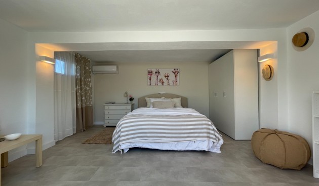 Återförsäljning - Villa -
Orihuela - Inland