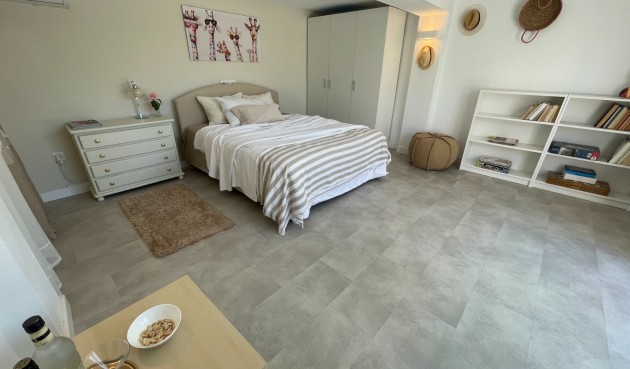 Återförsäljning - Villa -
Orihuela - Inland