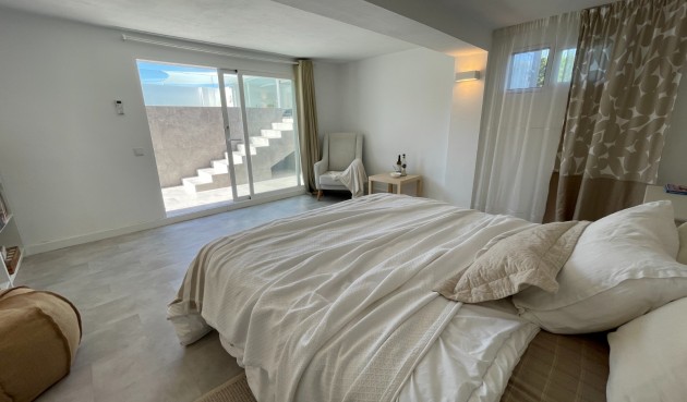 Återförsäljning - Villa -
Orihuela - Inland