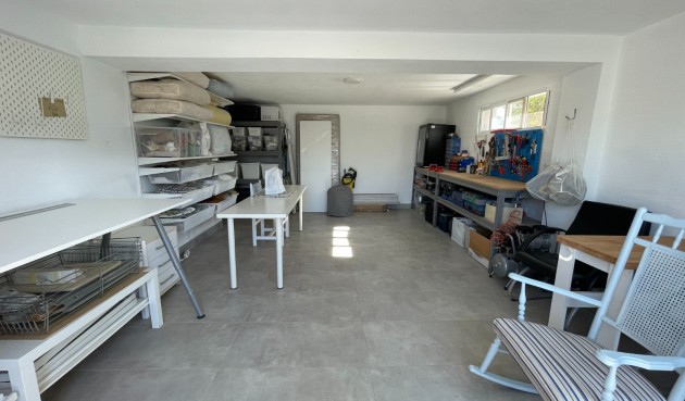 Återförsäljning - Villa -
Orihuela - Inland