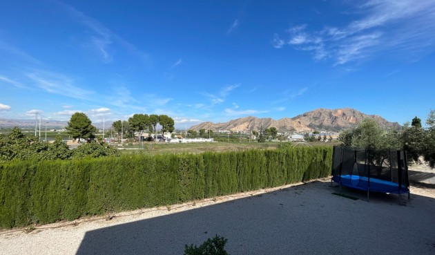 Återförsäljning - Villa -
Orihuela - Inland