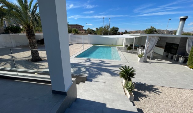 Återförsäljning - Villa -
Orihuela - Inland