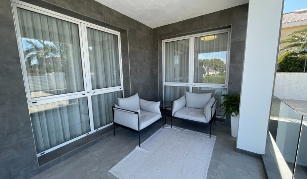 Återförsäljning - Villa -
Orihuela - Inland