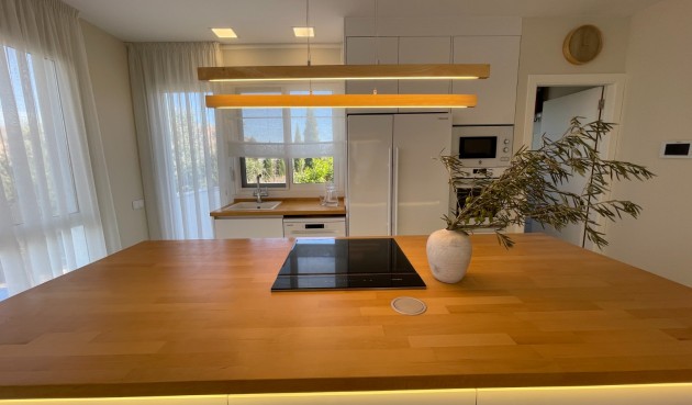 Återförsäljning - Villa -
Orihuela - Inland