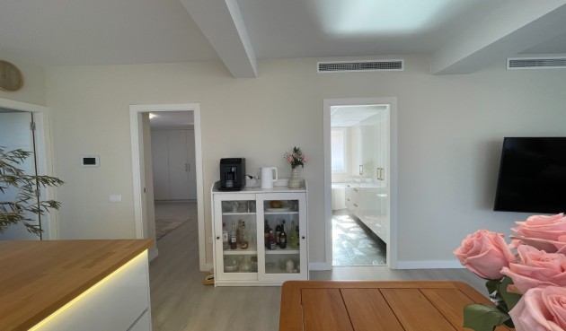 Återförsäljning - Villa -
Orihuela - Inland