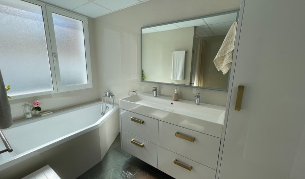 Återförsäljning - Villa -
Orihuela - Inland