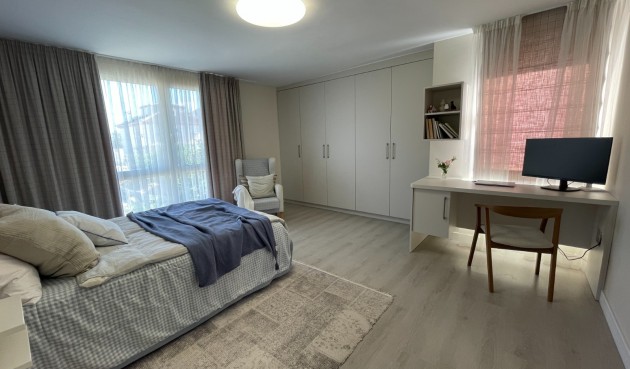 Återförsäljning - Villa -
Orihuela - Inland