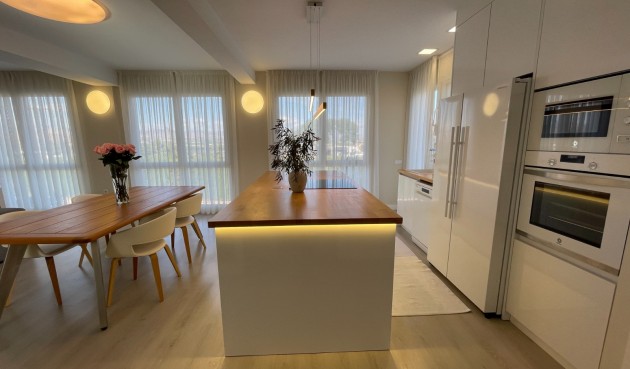 Återförsäljning - Villa -
Orihuela - Inland