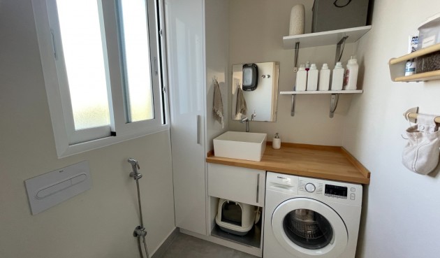 Återförsäljning - Villa -
Orihuela - Inland