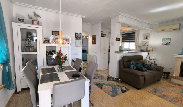 Återförsäljning - Villa -
El Raso - Costa Blanca