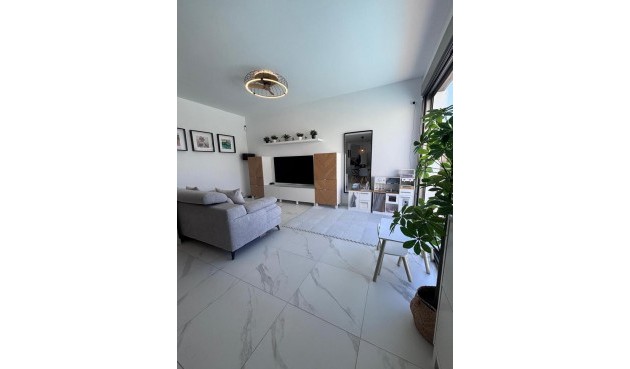 Återförsäljning - Villa -
Villamartin - Costa Blanca