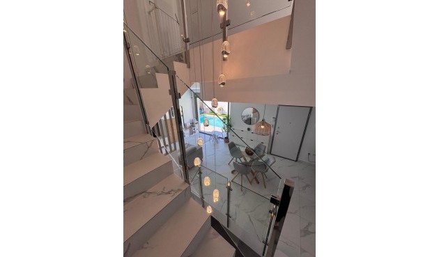 Återförsäljning - Villa -
Villamartin - Costa Blanca