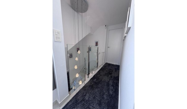 Återförsäljning - Villa -
Villamartin - Costa Blanca