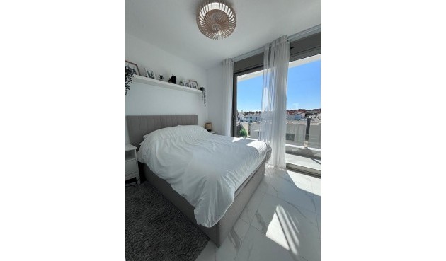 Återförsäljning - Villa -
Villamartin - Costa Blanca