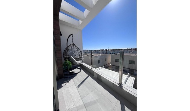 Återförsäljning - Villa -
Villamartin - Costa Blanca