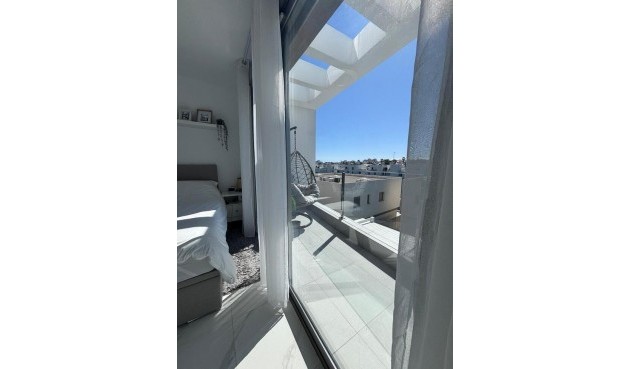 Återförsäljning - Villa -
Villamartin - Costa Blanca