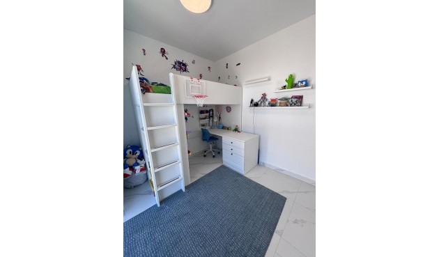 Återförsäljning - Villa -
Villamartin - Costa Blanca