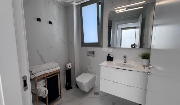 Återförsäljning - Villa -
Villamartin - Costa Blanca