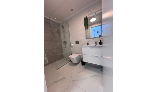 Återförsäljning - Villa -
Villamartin - Costa Blanca