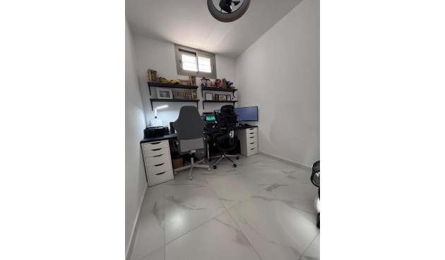 Återförsäljning - Villa -
Villamartin - Costa Blanca