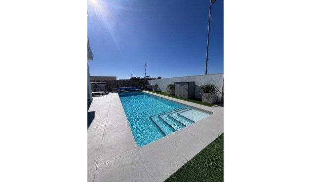 Återförsäljning - Villa -
Villamartin - Costa Blanca