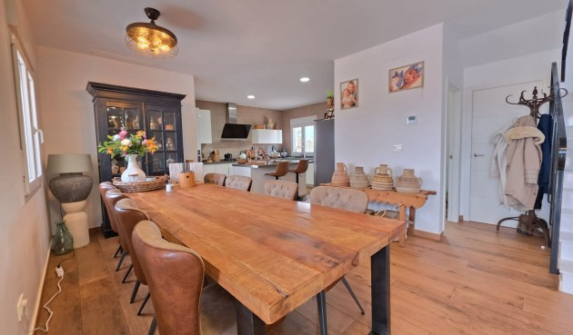 Återförsäljning - Villa -
Pinoso - Inland