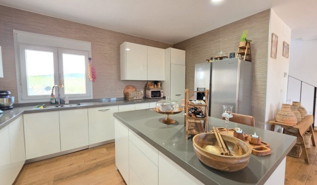 Återförsäljning - Villa -
Pinoso - Inland