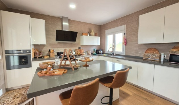 Återförsäljning - Villa -
Pinoso - Inland