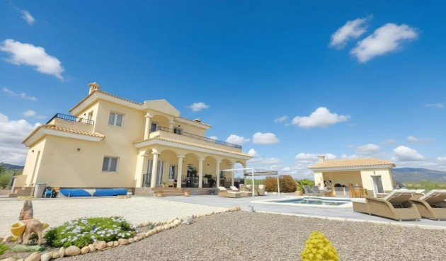 Återförsäljning - Villa -
Pinoso - Inland