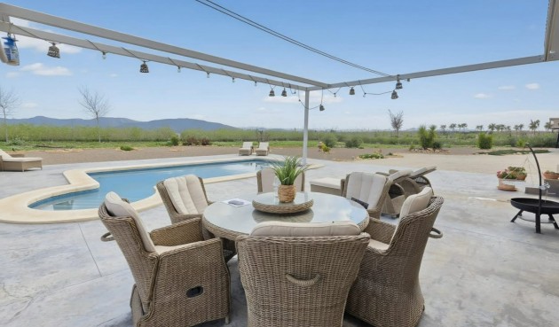 Återförsäljning - Villa -
Pinoso - Inland