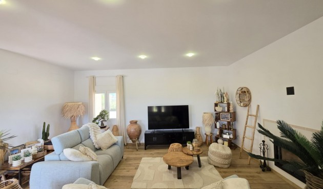 Återförsäljning - Villa -
Pinoso - Inland