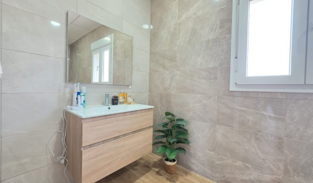 Återförsäljning - Villa -
Pinoso - Inland