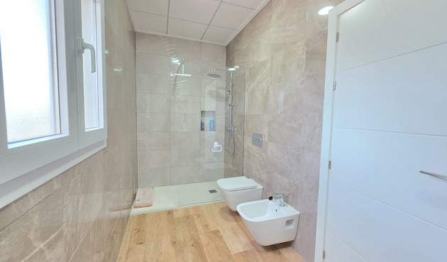 Återförsäljning - Villa -
Pinoso - Inland