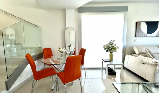 Återförsäljning - Villa -
Villamartin - Costa Blanca