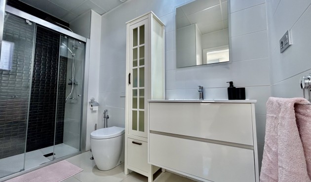 Återförsäljning - Villa -
Villamartin - Costa Blanca