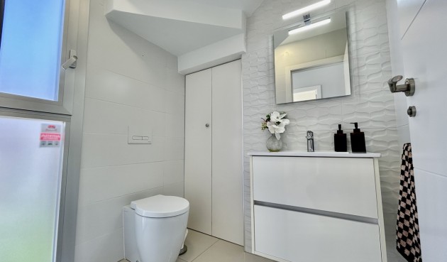 Återförsäljning - Villa -
Villamartin - Costa Blanca