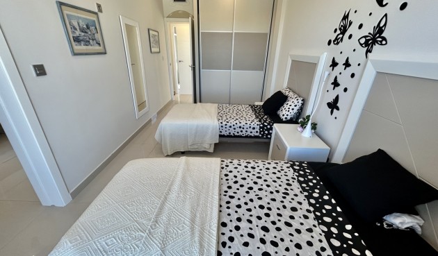 Återförsäljning - Villa -
Villamartin - Costa Blanca