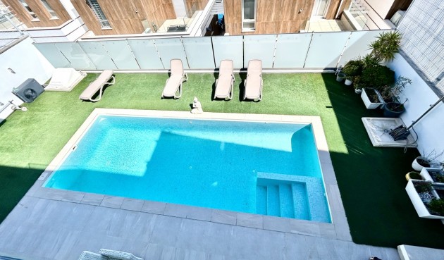 Återförsäljning - Villa -
Villamartin - Costa Blanca