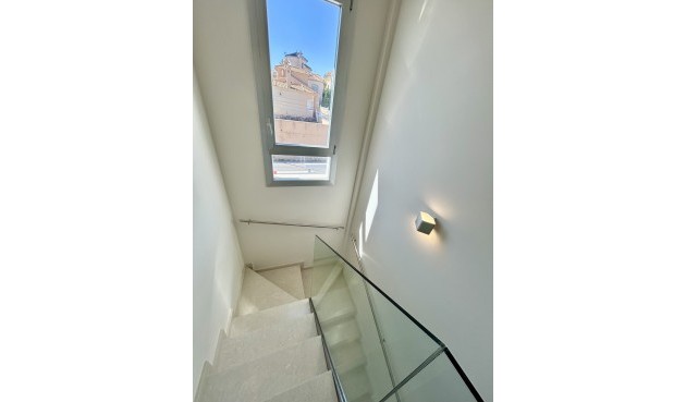 Återförsäljning - Villa -
Villamartin - Costa Blanca