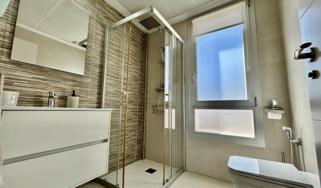 Återförsäljning - Villa -
Villamartin - Costa Blanca