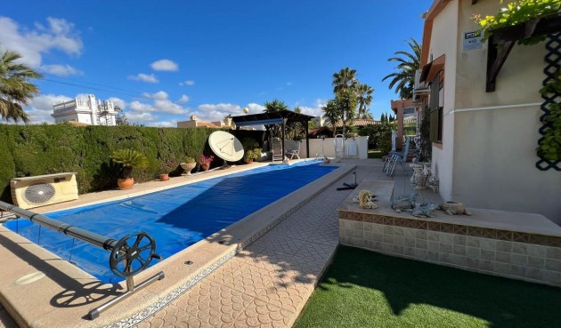 Återförsäljning - Villa -
Cabo Roig - Costa Blanca