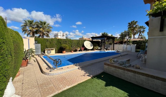 Återförsäljning - Villa -
Cabo Roig - Costa Blanca