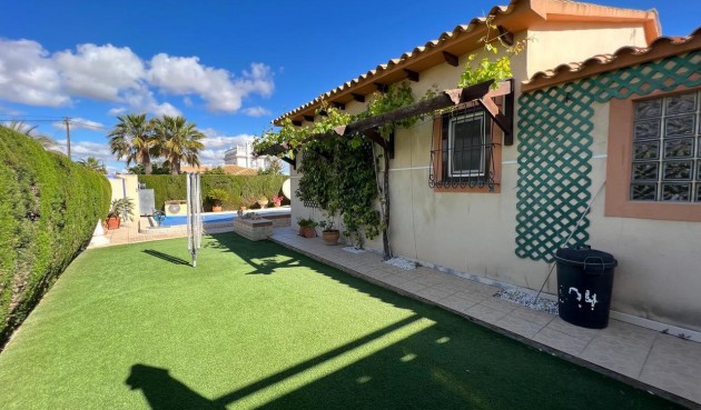 Återförsäljning - Villa -
Cabo Roig - Costa Blanca