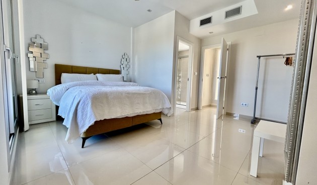 Återförsäljning - Villa -
Villamartin - Costa Blanca