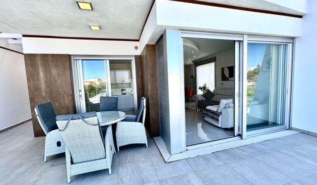 Återförsäljning - Villa -
Villamartin - Costa Blanca