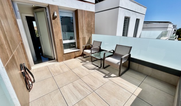 Återförsäljning - Villa -
Villamartin - Costa Blanca