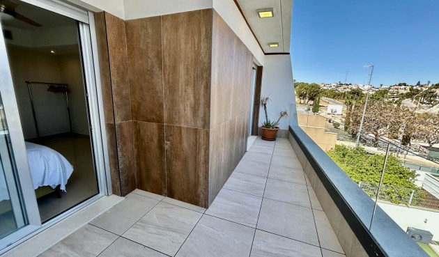 Återförsäljning - Villa -
Villamartin - Costa Blanca