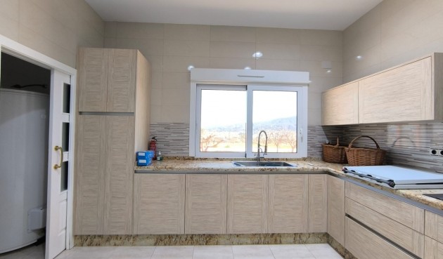 Återförsäljning - Villa -
Pinoso - Inland