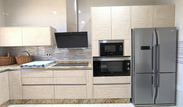 Återförsäljning - Villa -
Pinoso - Inland