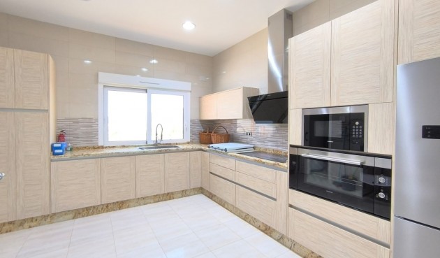 Återförsäljning - Villa -
Pinoso - Inland